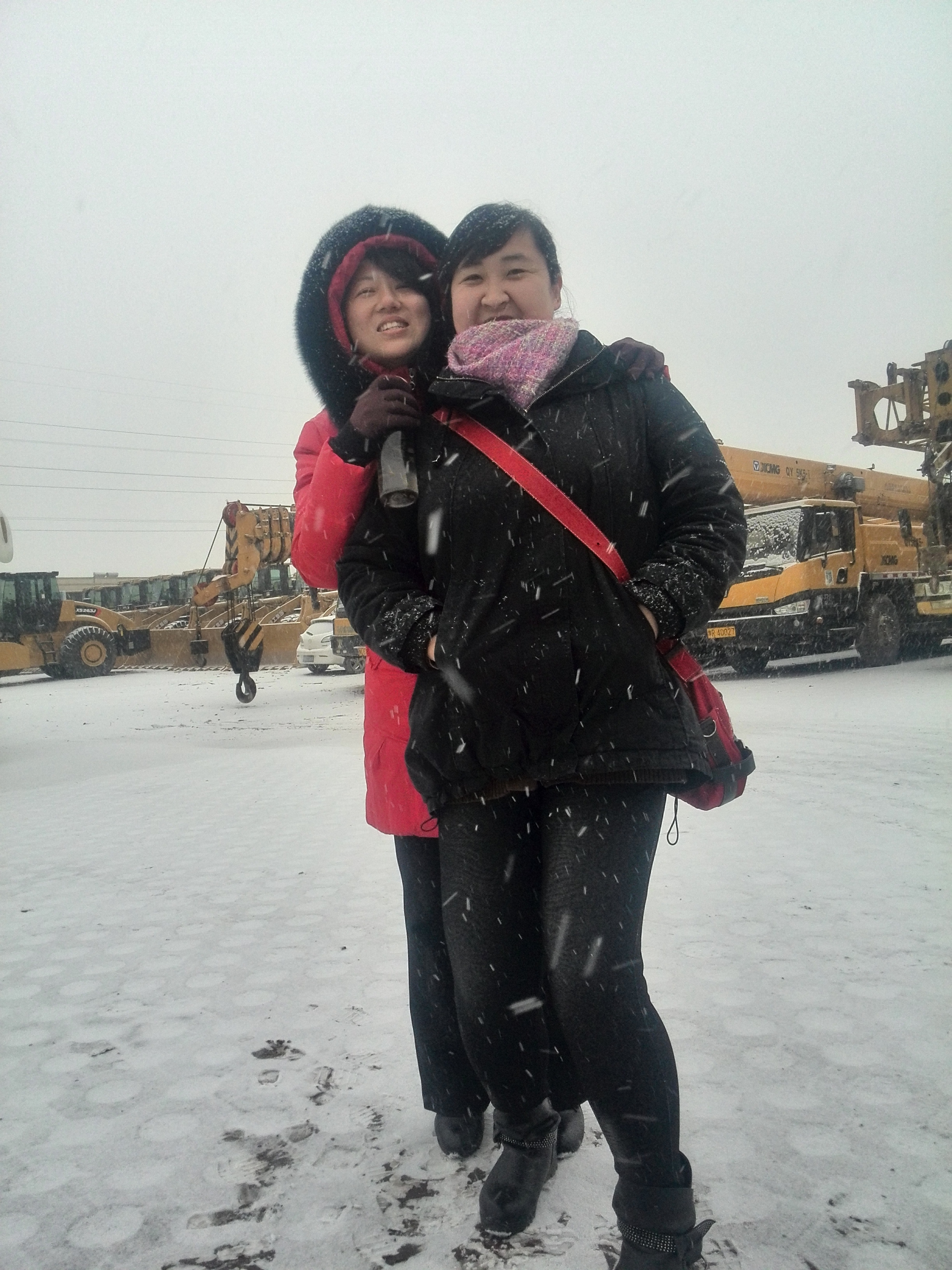 2015年郑州第一场雪，开云足球为确保班车行驶安全，提前一个小时下班！