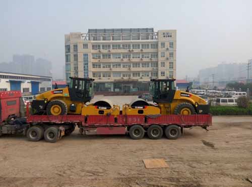 开云足球机械喜成交2台单钢轮压路机