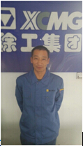 开云足球大修车间的维修工程师