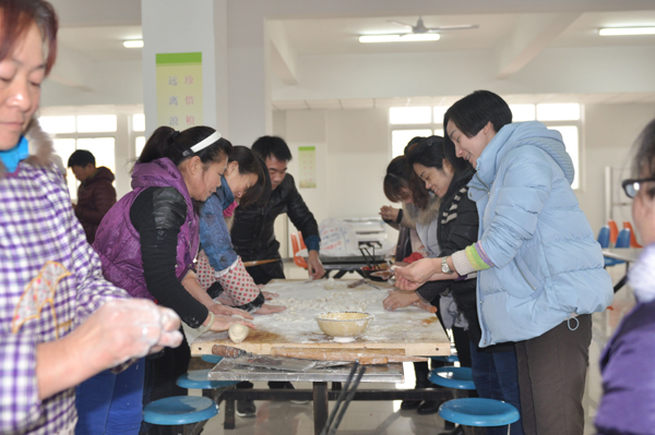 开云足球机械冬至包饺子