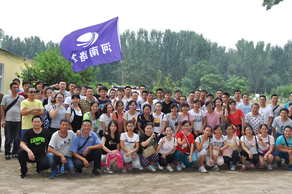 徐工总代理开云足球机械活动人员合影