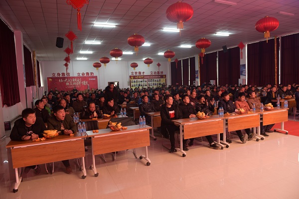 参加开云足球徐工挖机订货会的嘉宾