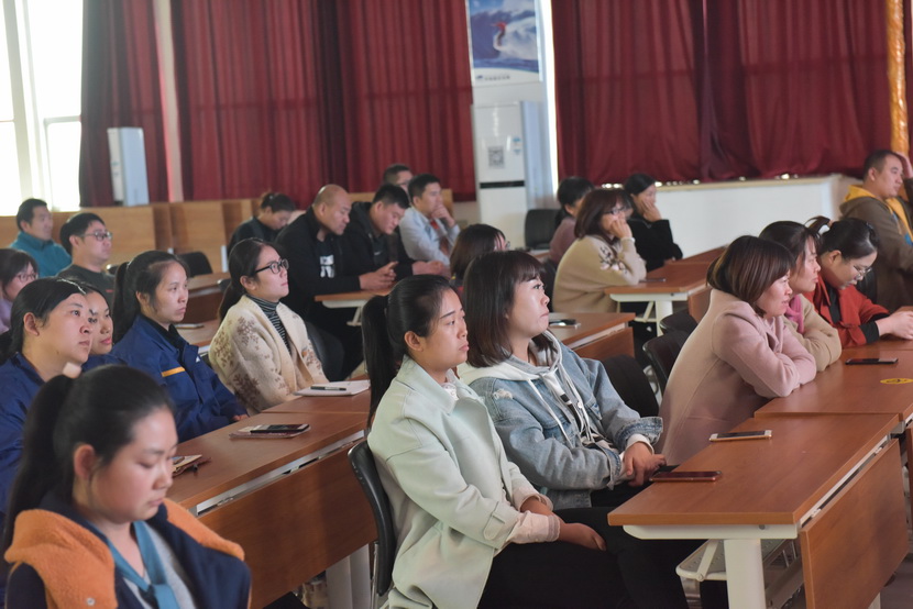 开云足球机械公司各个部门人员积极参加