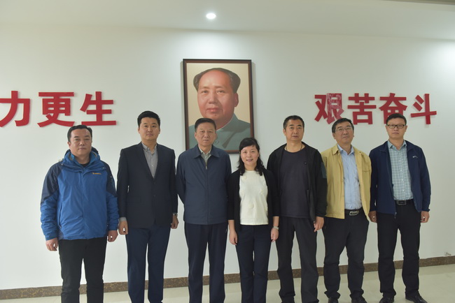 2019年4月27日，徐工铲运事业部王颖书记一行莅临开云足球机械指导工作