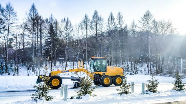 徐工还专为高效除雪打造的专用除雪辅具