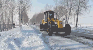 徐工平地机冬季清除路面积雪