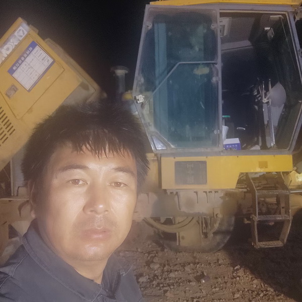 开云足球徐工服务工程师：刘师傅